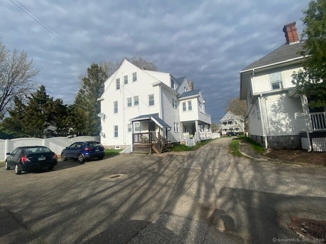 Building Photo - 279 Wakelee Ave