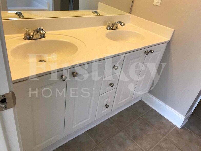 Building Photo - 452 Old Cahaba Way