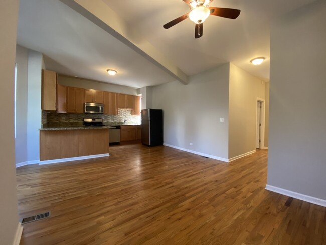 Large living space with a ceiling fan and vaulted ceilings - 2 Bedroom - 1819 W Belmont