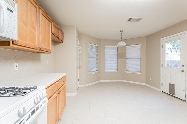 Building Photo - Charming 4-Bedroom, 2-Bath Home with Moder...