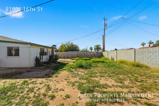 Building Photo - 936 W 16th St