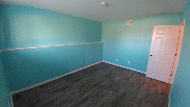 Building Photo - Spacious 4 bedroom 2 Bath Single Family Mt Pleasant