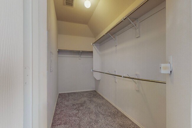 Building Photo - ***Pre-Marketing*** Great Home with Room T...