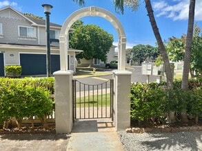 Building Photo - Stunning 3-bedroom and 2.5-bathroom Townho...