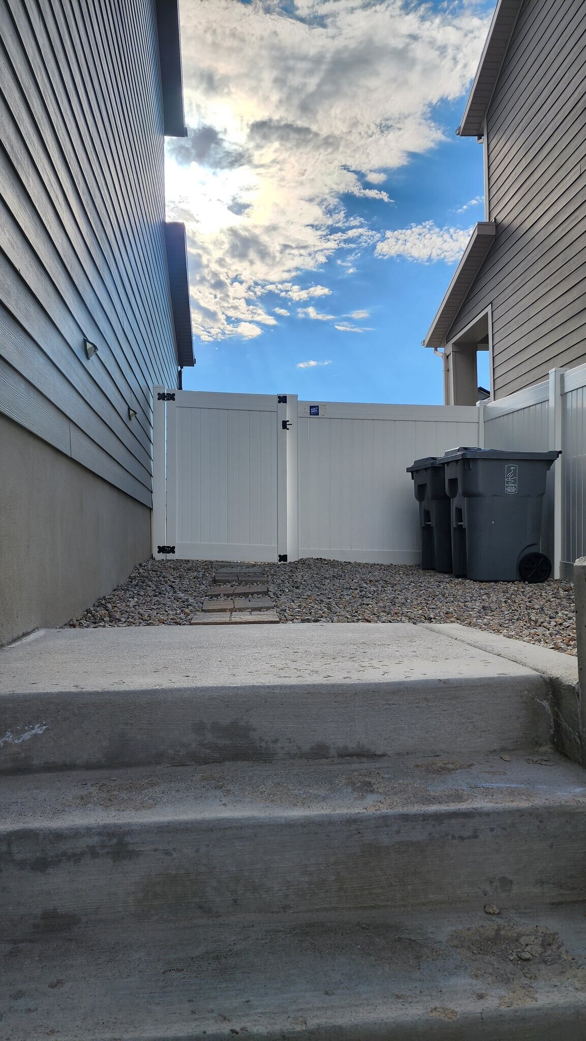 Building Photo - 2162 N Cloverleaf Wy