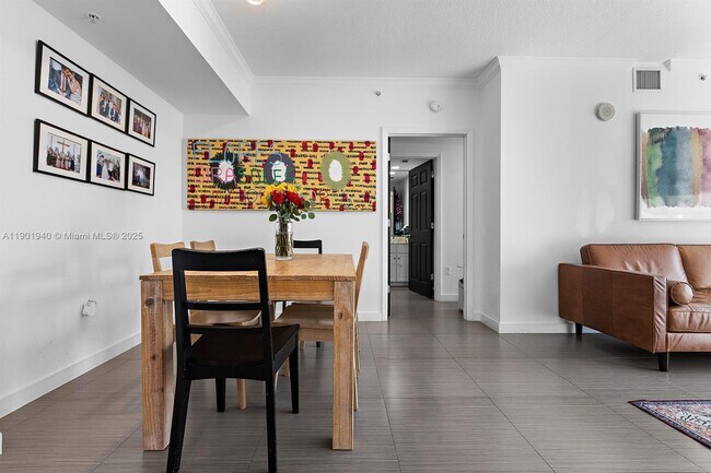 Building Photo - 2000 N Bayshore Dr