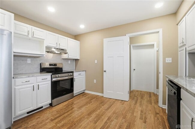 Building Photo - 318 E Central Ave