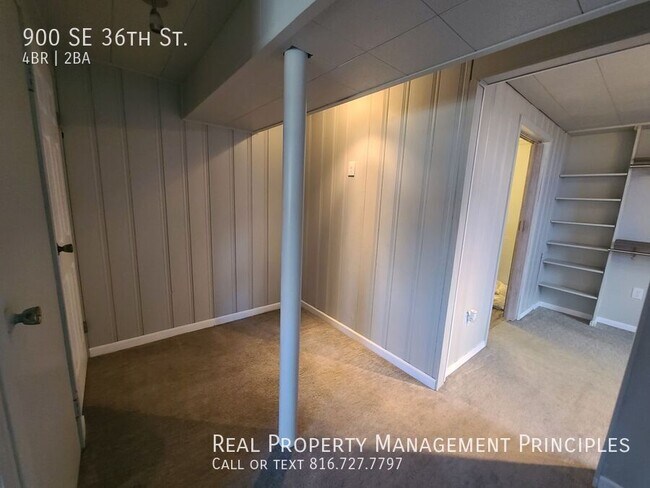 Building Photo - 900 SE 36th St