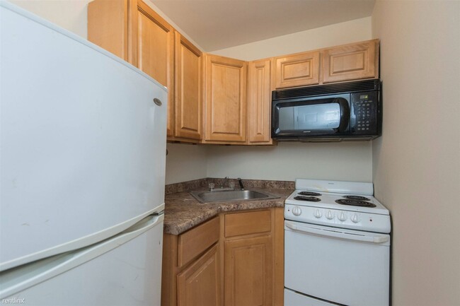 Building Photo - 2 br, 1 bath Triplex - 1745 WILLINGTON ST ...