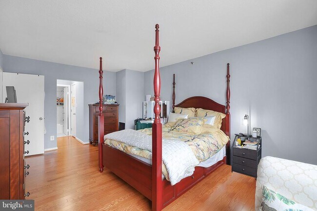 Building Photo - 3713 S George Mason Dr