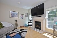 Building Photo - 836 Huntington Dr