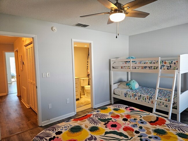 Building Photo - 255 Capri Cir N