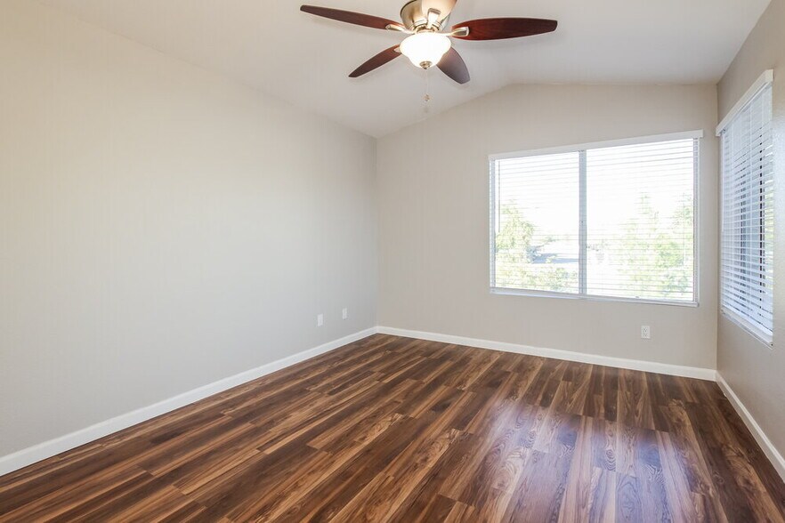 Building Photo - 536 E Marco Polo Rd