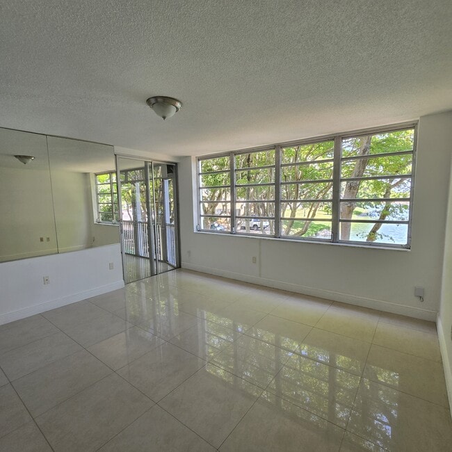 Building Photo - 1670 NE 191st St