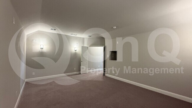 Building Photo - 3508 Covedale Blvd