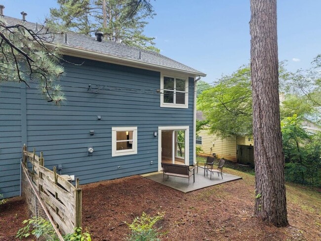 Building Photo - 4930 Farmstead Ct NE