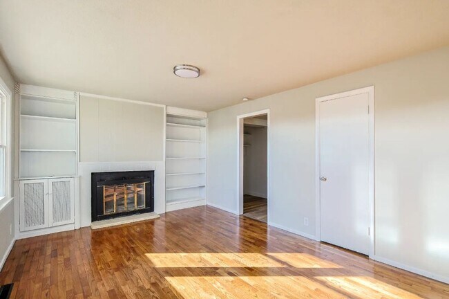 Building Photo - 3713 Woodlawn Terrace