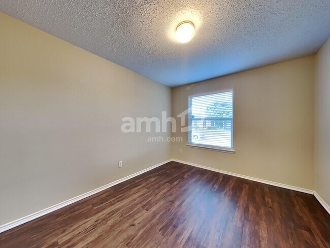 Building Photo - 115 Clover Leaf Ln