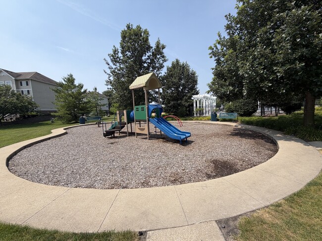 Building Photo - 607 Mansfield Way