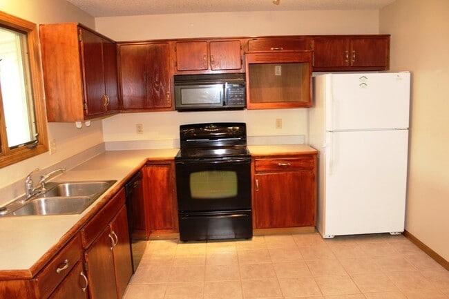 Building Photo - Huge Backyard - Close to Ft. Riley!