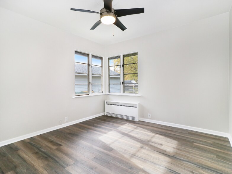 Building Photo - 1005 Barthelme Ave