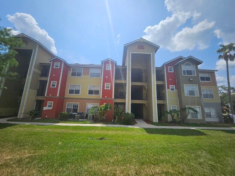 Building Photo - 2213 Grand Cayman Ct