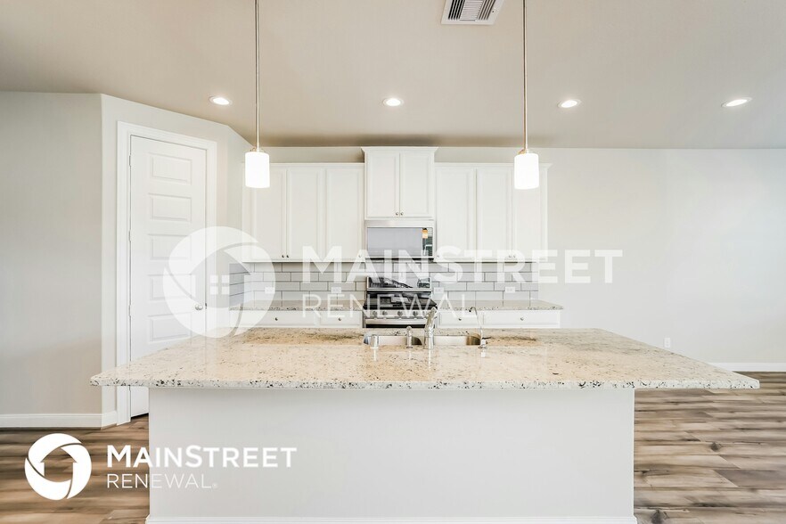 Building Photo - 9826 Rugged Oaks Dr