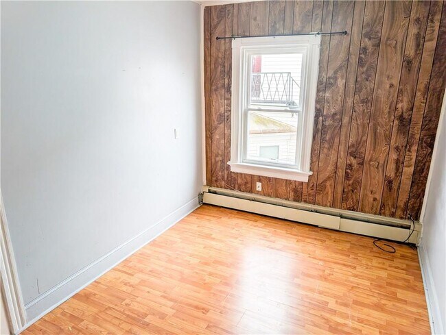 Building Photo - 53 Bancroft St