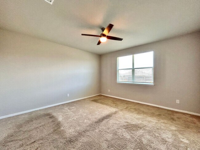 Building Photo - Bright and Spacious 4/BR 3/BA Home with Pr...