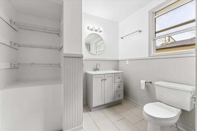 Building Photo - Newly Remodeled Beauty waiting for its fir...