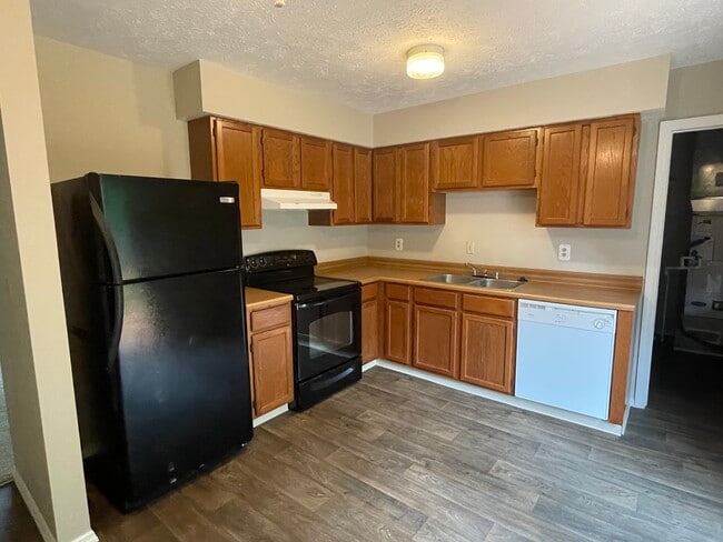 Building Photo - 3105 Charlotte Mill Dr