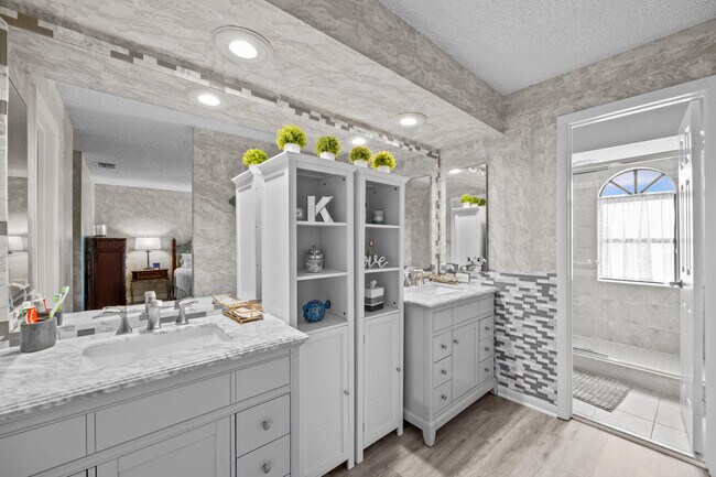 Building Photo - 12196 Sag Harbor Ct