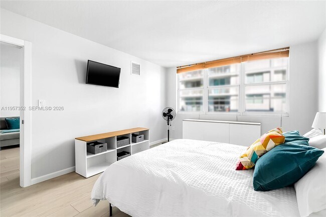 Building Photo - 6917 Collins Ave