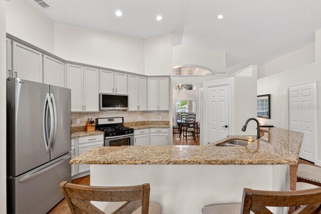 Building Photo - 5477 Glen Oak Pl