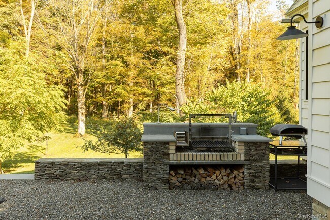 Building Photo - 4-6 Old Primrose Hill Rd