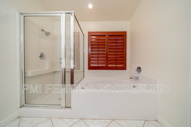 Building Photo - 5055 St Albert Dr