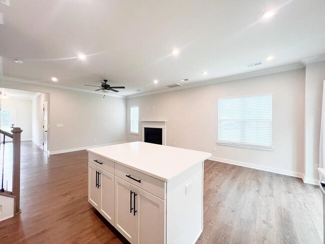 Building Photo - 44 Connaught Ct