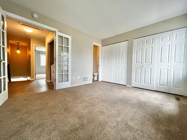 Building Photo - Charming 2 Bed 1.5 Bath Townhome in West Fort Collins!