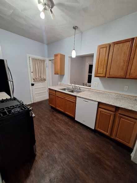 Building Photo - 10 Euclid Ave