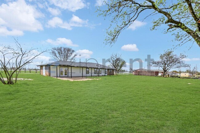 Building Photo - 2404 TX-289