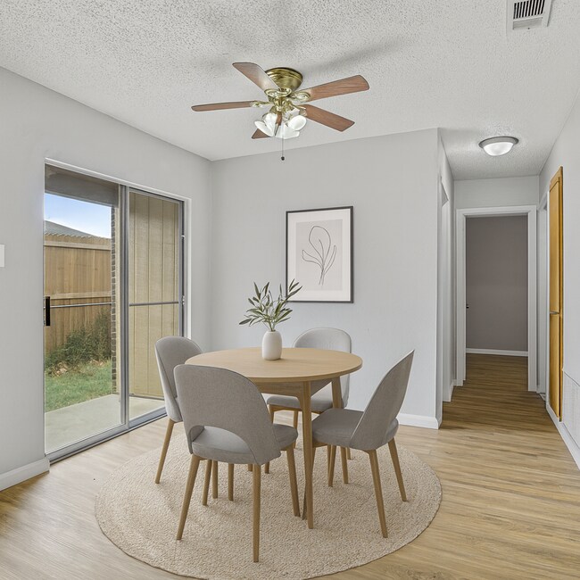 Building Photo - 722 Prairie Creek Dr