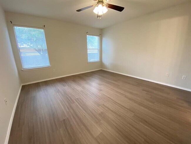 Building Photo - 258 Western Dr