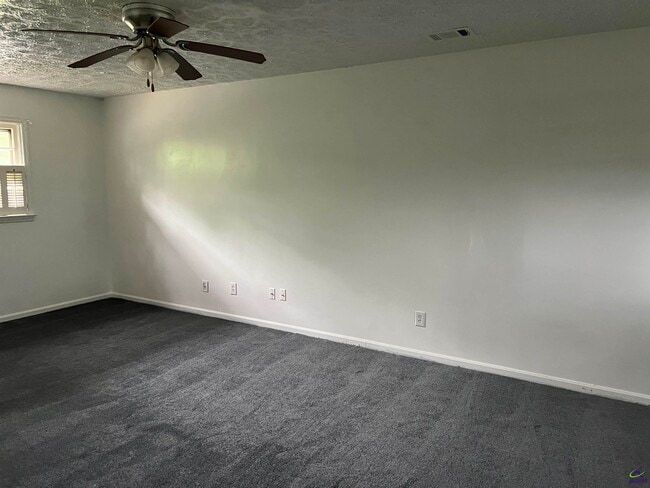 Building Photo - 100 Grove Ln