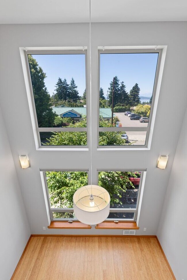 Building Photo - Air Conditioned West Seattle Live/Work Tow...