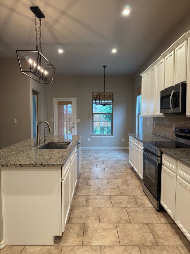 Building Photo - 6905 Baron Dr
