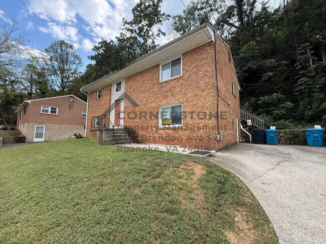 Building Photo - 711 Riverland Rd SE