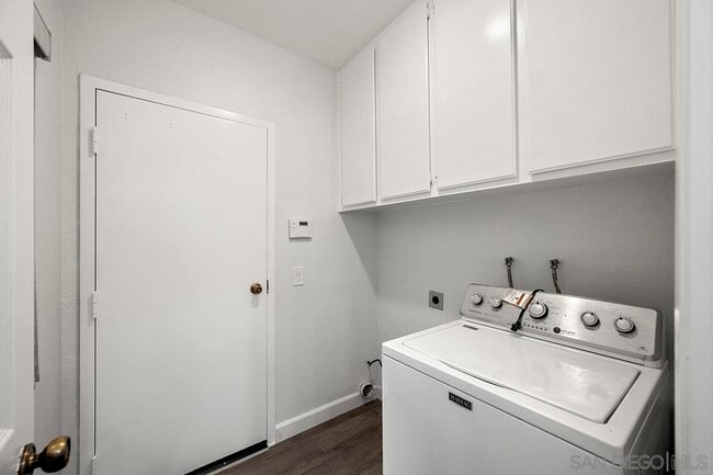 Building Photo - 7274 Shoreline Dr