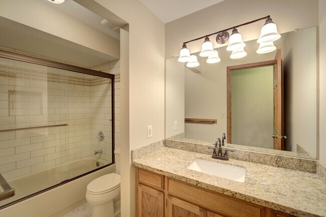 Building Photo - 5bd/3.5ba Bellevue House