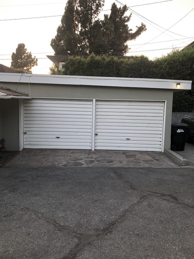Building Photo - 959 E Mariposa St