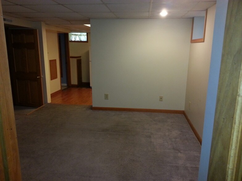 Building Photo - 421 E Lake St